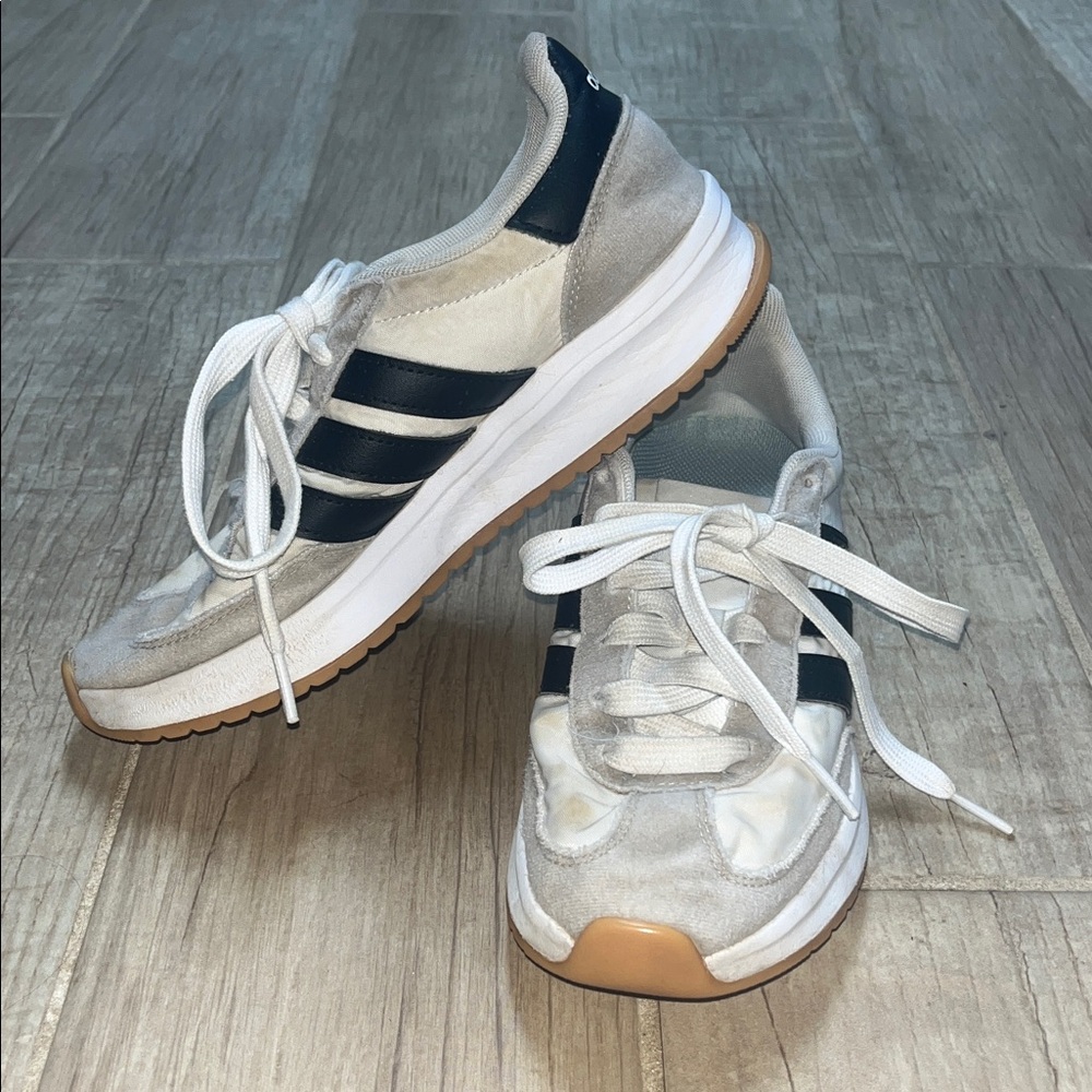 Adidas White and Black Running Shoes, Boys Size 5.5